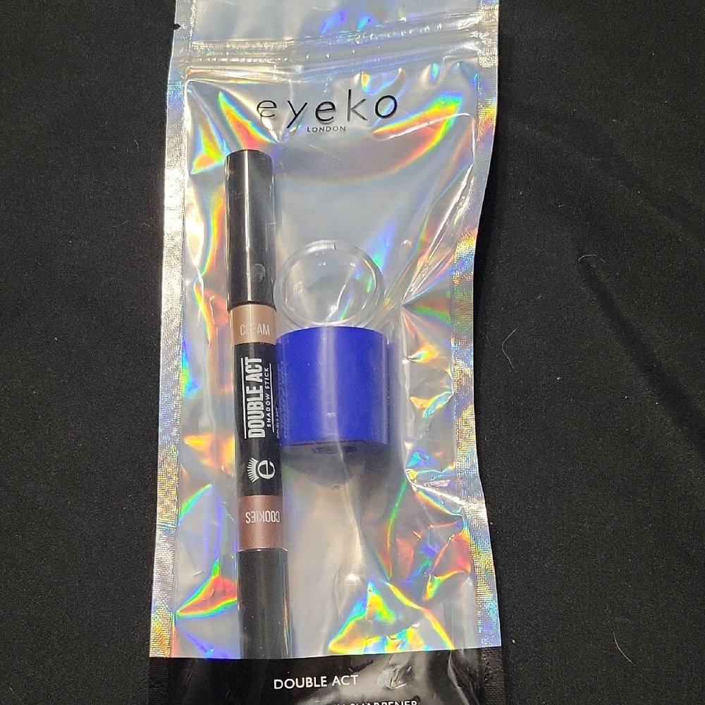 Eyeko Double Act Shadow Stick with Sharpener - Cookies And Cream